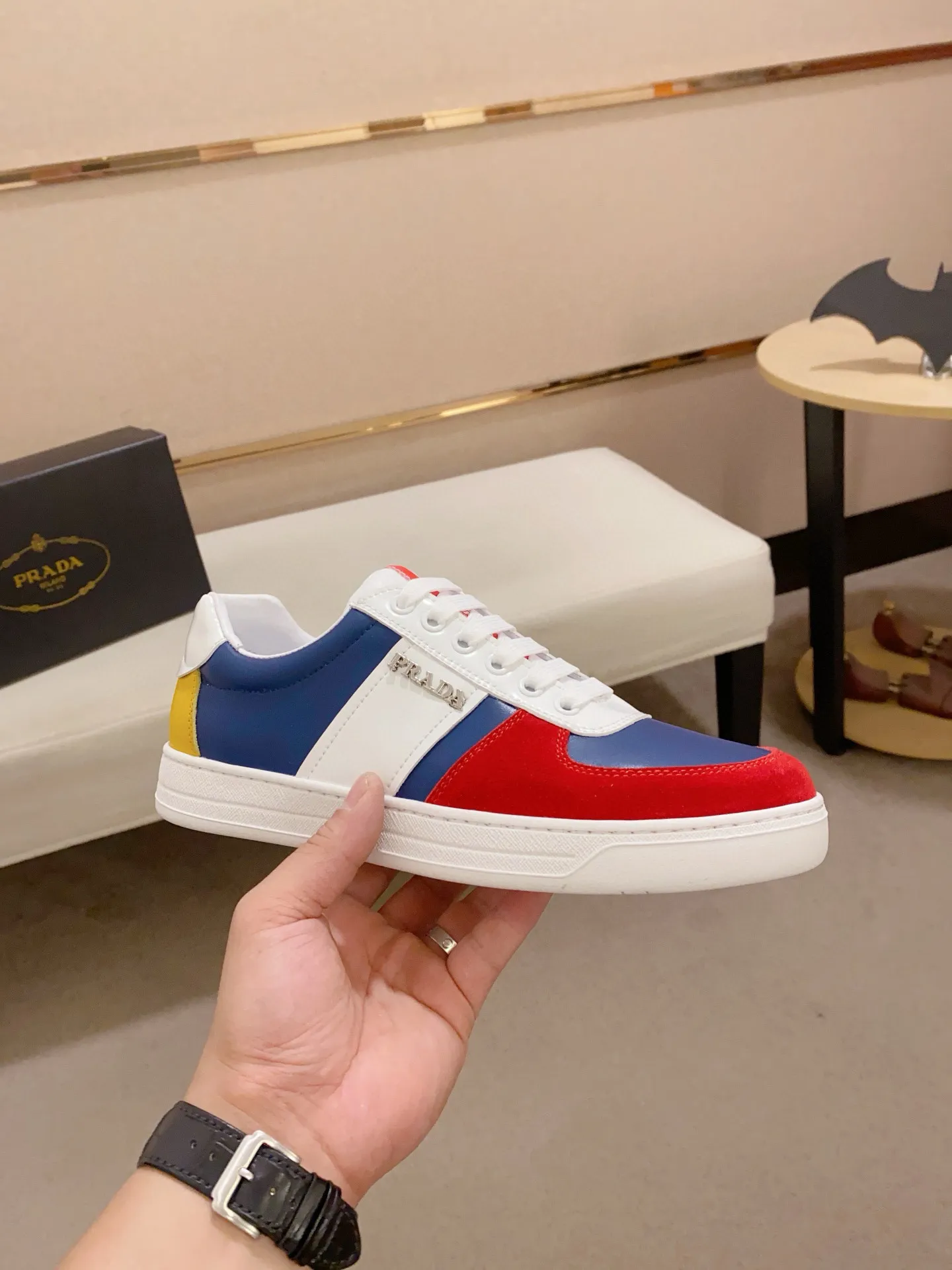 Men's shoes 💰: 440💰 [Prada～Prada] Trendy new models are on the market. Same style as the official website. Counter quality. Original matching. [Strong] [Strong] Selected first-layer cowhide fabric. Comfortable and breathable sheepskin lining, fine workmanship, upper layer made of 100% pure cowhide, original last shape, comfortable on the feet, shoe sizes 38 to 44